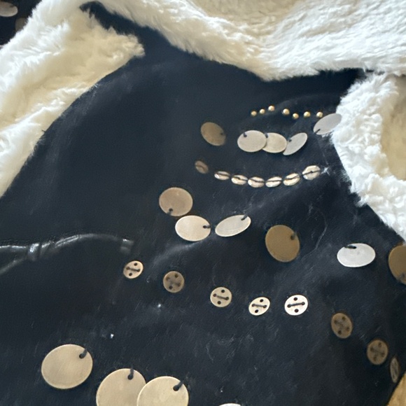 Faux suede cropped black vest with faux fur trim - Picture 3 of 6